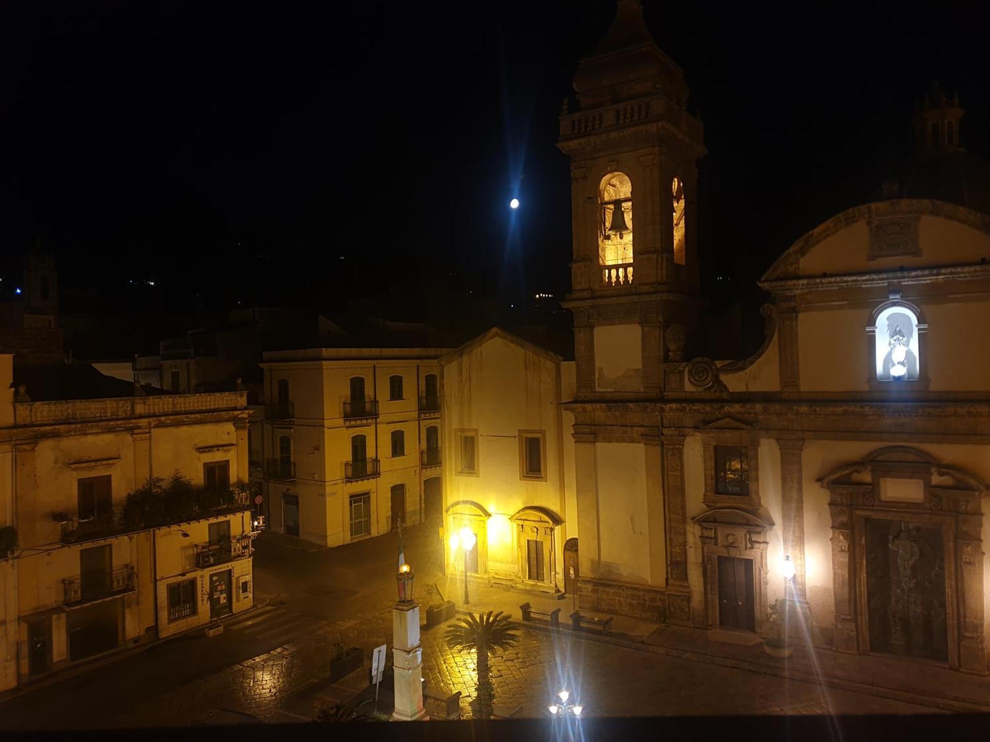 Bnb Donnalaura Carini Bagian luar foto