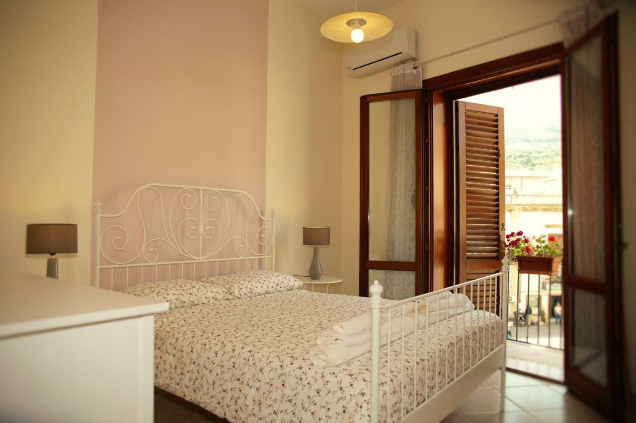 Bnb Donnalaura Carini Bagian luar foto