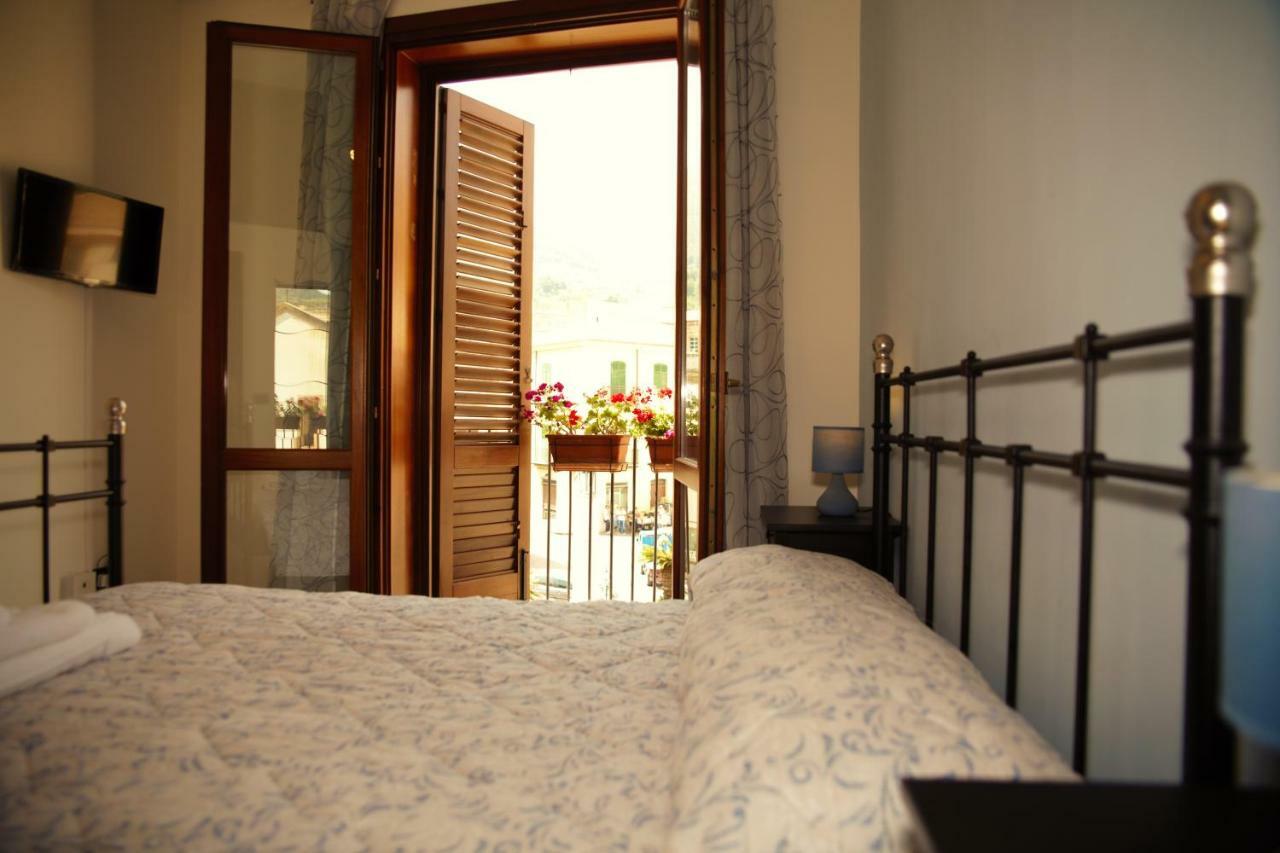 Bnb Donnalaura Carini Bagian luar foto